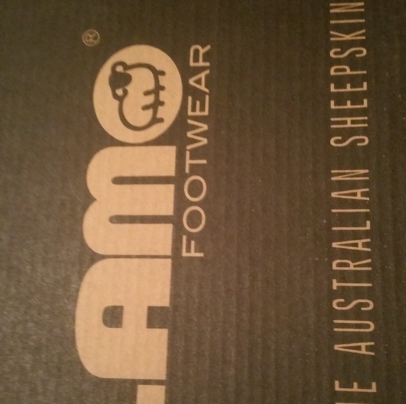 LAMO Shimmer Sherpa-Lined Bootie. - Picture 2 of 8